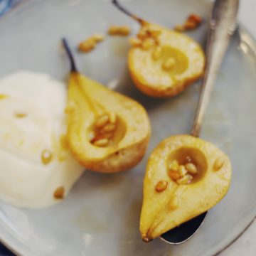 Recettes de Poires rôties au miel et yaourt à la grecque