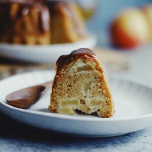 Gâteau aux pommes et au cidre