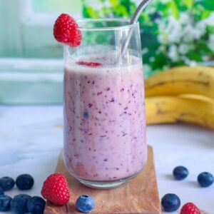 Smoothie myrtilles, framboises et banane