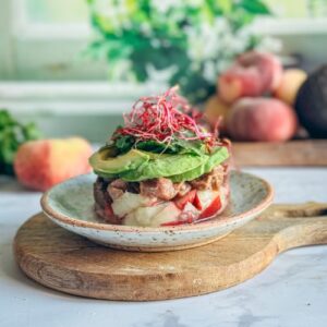 Tartare de thon rouge, avocat et pêche