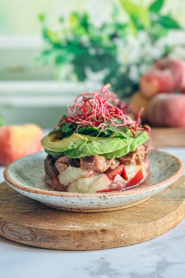 Tartare de thon rouge, avocat et pêche