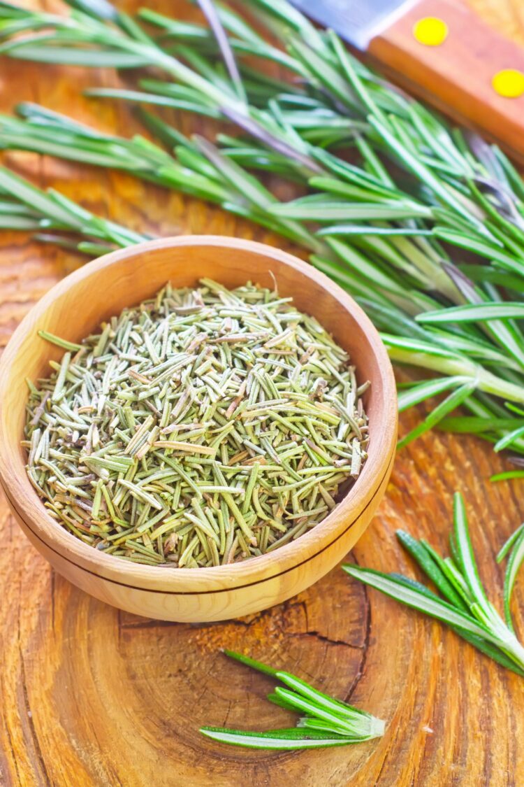 Herbes aromatiques : 5 astuces pour les déshydrater !