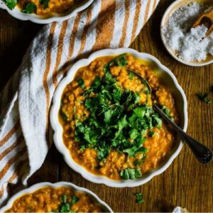 Dhal de lentille corail et épinards