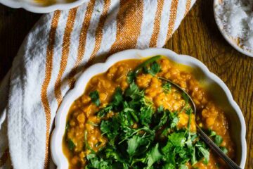 Dhal de lentille corail et épinards