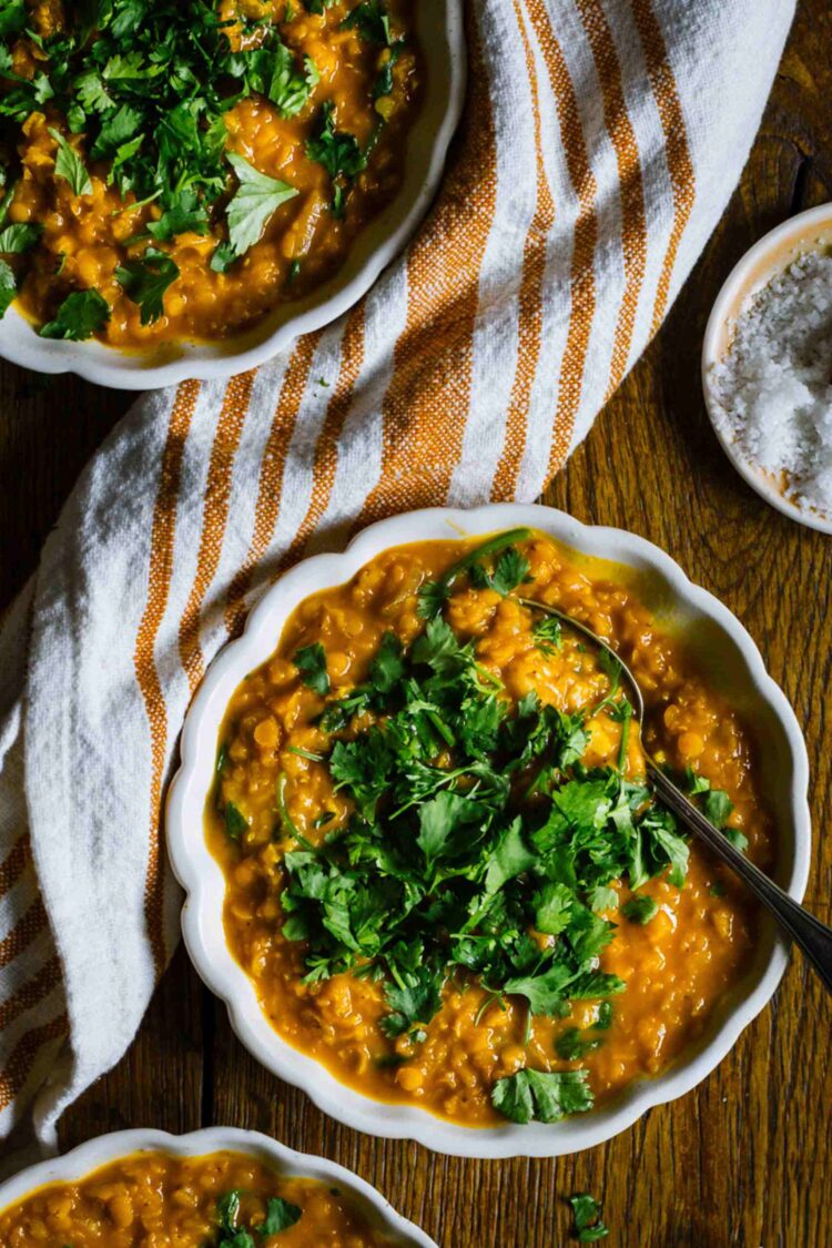 Dhal de lentille corail et épinards