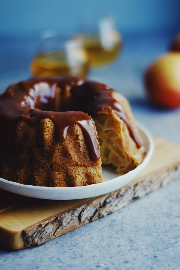 Gâteau aux pommes et au cidre