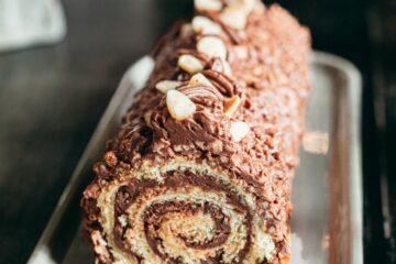 Bûche de Noël sans gluten au chocolat et aux noix