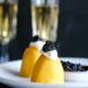 Bouchées pommes de terre, crème fouettée et caviar