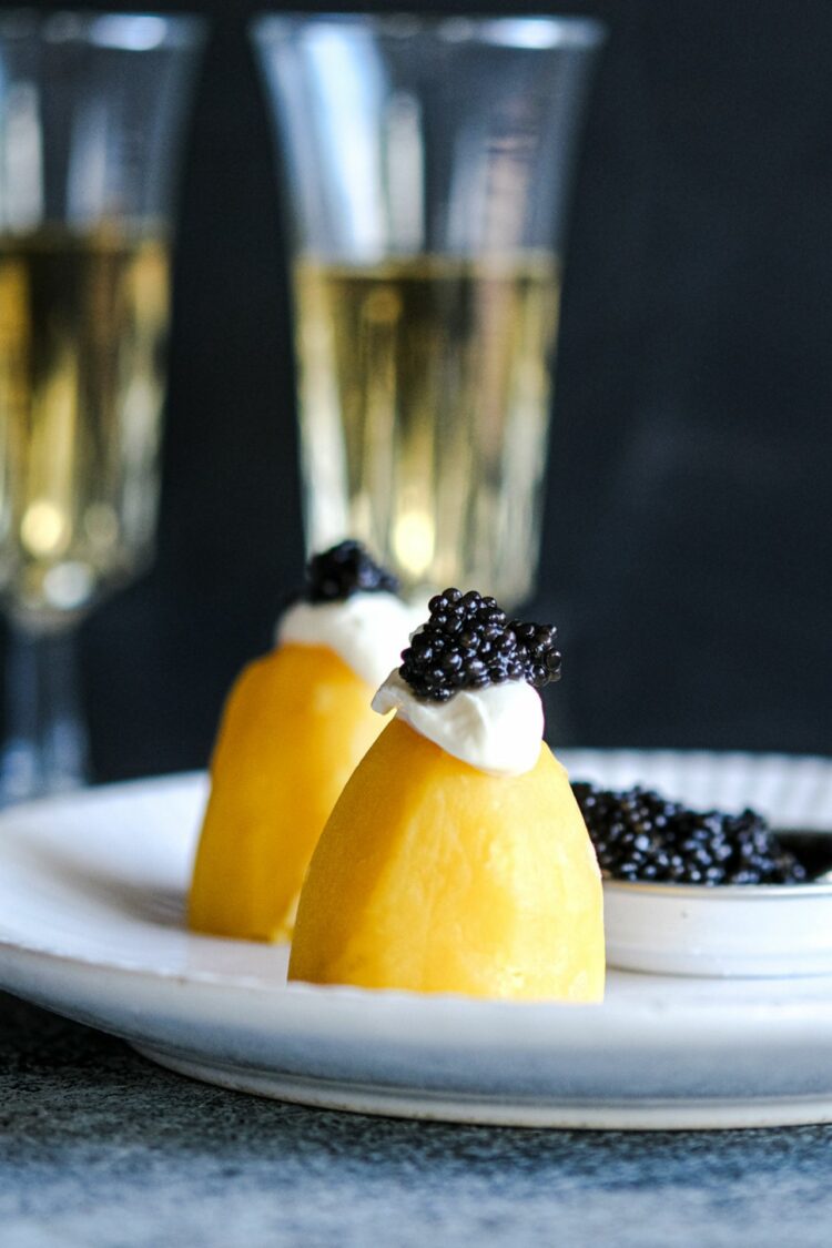 Bouchées pommes de terre, crème fouettée et caviar