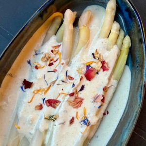 Asperges blanches et sauce à l'ail