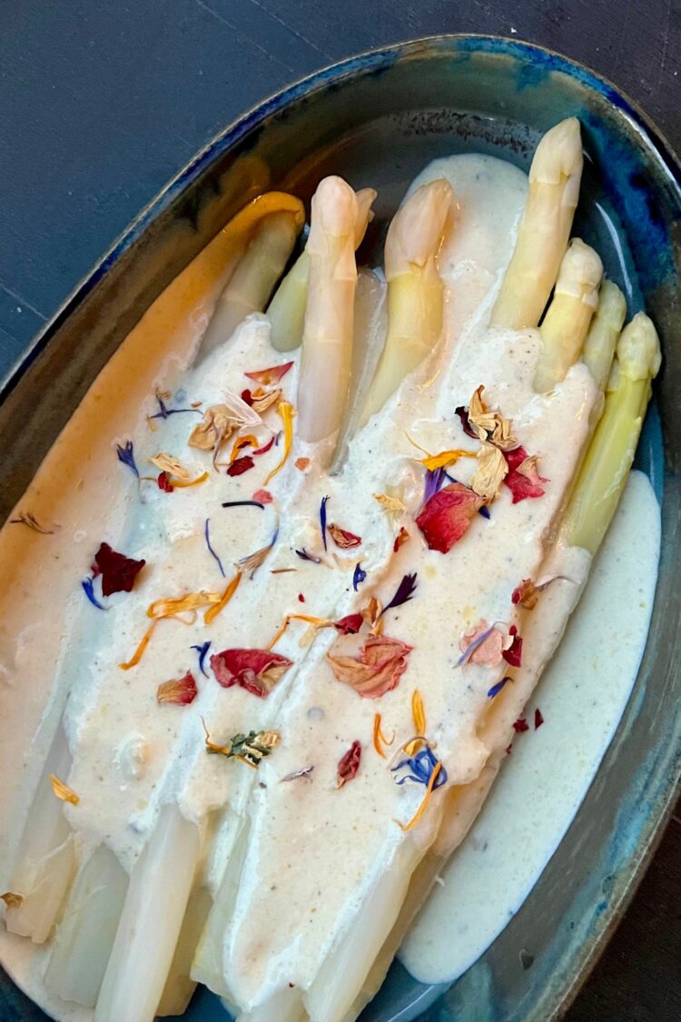 Recettes des asperges blanches sauce à l'ail de Léa