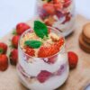 Eton mess à la fraise, biscuit breton & mascarpone