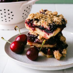 Carrés crumble aux cerises