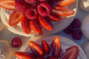 Pavlova fraises et framboises façon Michalak d'Alix