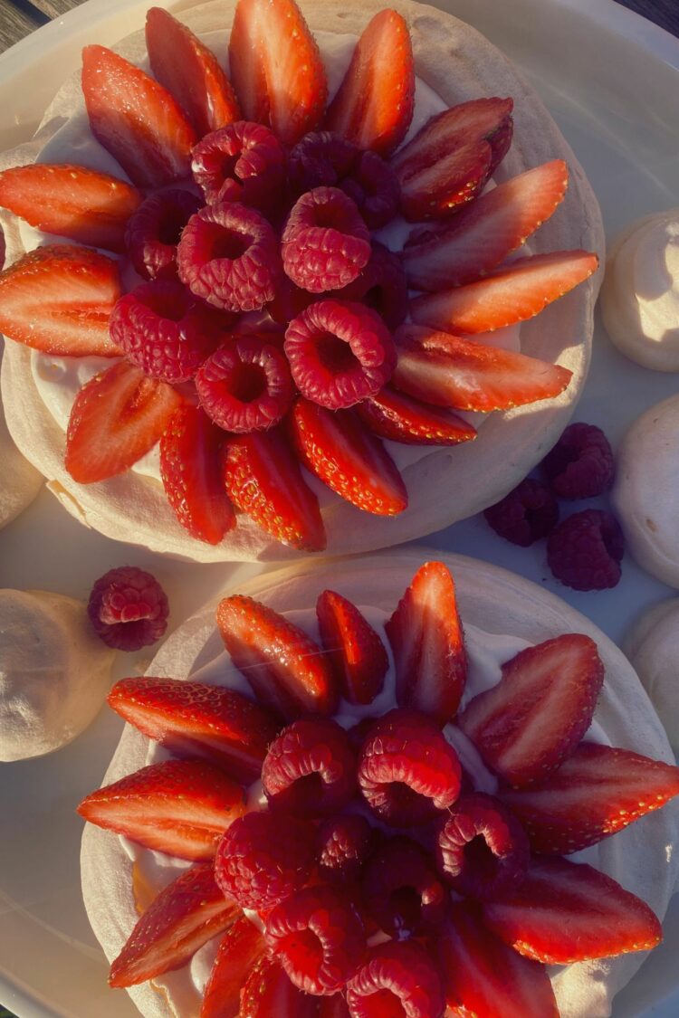 Pavlova fraises et framboises façon Michalak d'Alix
