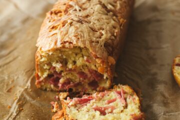 Cake au gruyère et au jambon de grand-mère