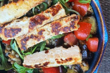Salade de lentilles vertes du Puy, aubergines et halloumi de Léa