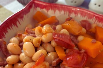 Cocos de Paimpol cuisinés à la tomate, carottes et lardons de Julie