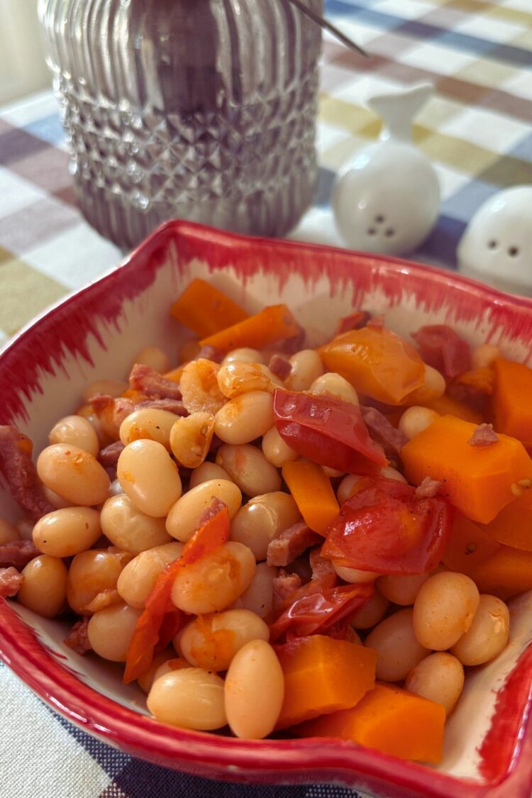 Cocos de Paimpol cuisinés à la tomate, carottes et lardons de Julie