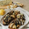 Tartine à la Fourme d'Ambert, champignons, poire et noix