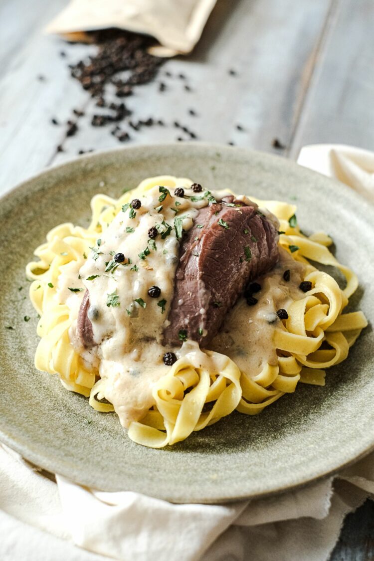 Pavé de biche sauce au poivre
