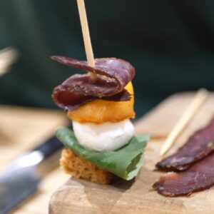 Brochettes festives au jambon fumé de sanglier