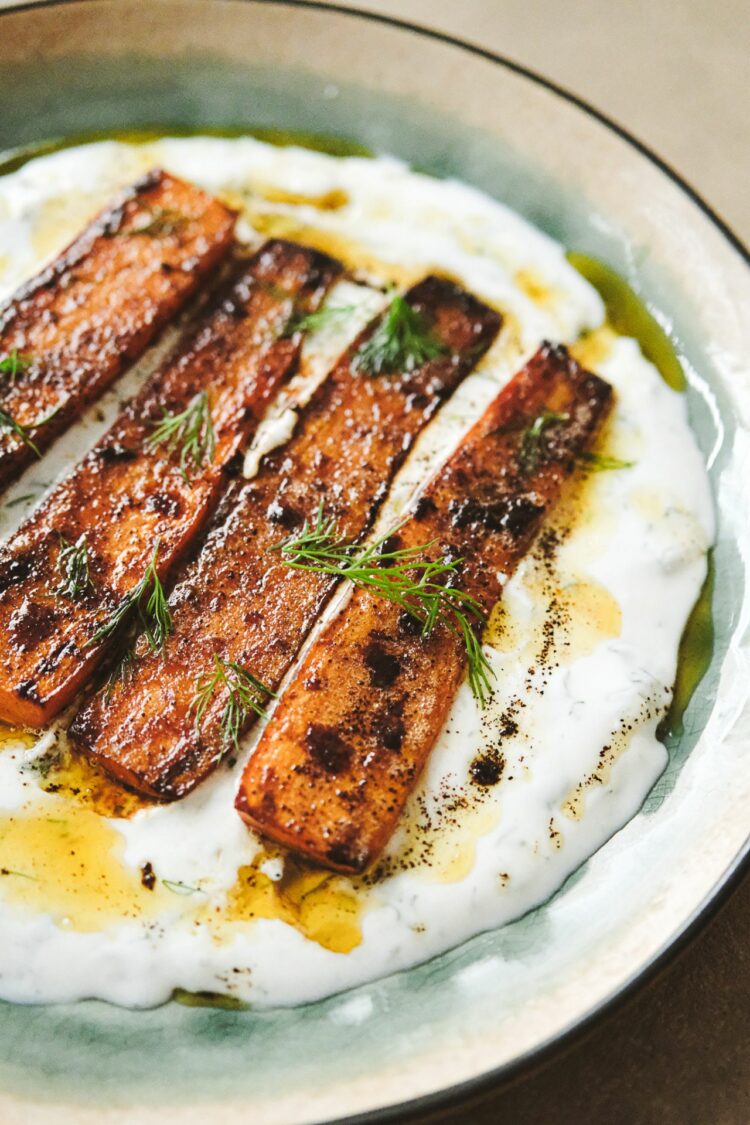 Carottes rôties et sauce au yaourt