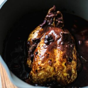 Coquelet au vin rouge