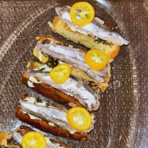 Toasts d'anchois briochés
