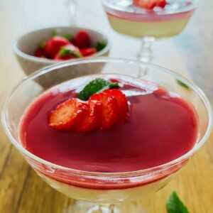 Panna cotta vanille et fraises