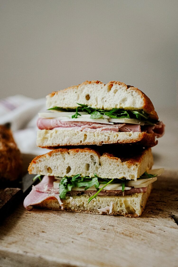 Focaccia sandwich à l'Ossau Iraty AOP et jambon