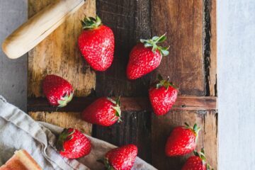 Ne jetez plus vos queues de fraises, voici comment les utiliser ! Nos astuces anti-gaspi