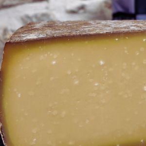 C'est quoi les petits cristaux dans les fromages ?