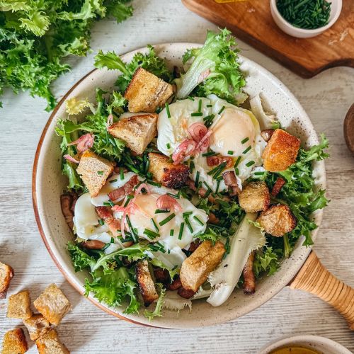 Salade lyonnaise, la recette du terroir