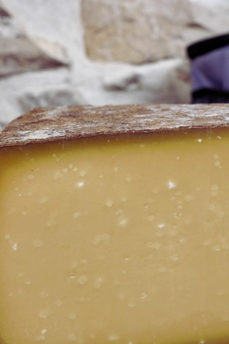 C'est quoi les petits cristaux dans les fromages ? Tout savoir sur la tyrosine