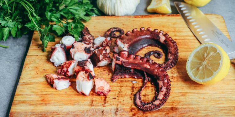 Poulpe au barbecue : les astuces pour le rendre tendre et grillé