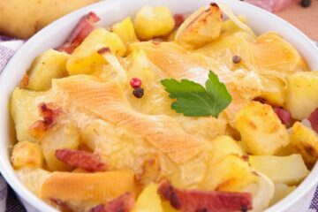 La tartiflette au saumon fumé est une variante originale de la recette savoyarde au reblochon. Un gratin fondant et généreux 😋